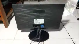 Monitor komputer ukuran 19 inchi