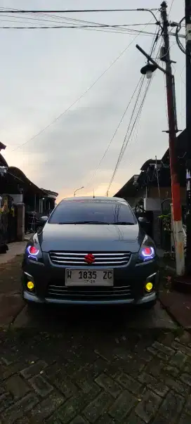 Suzuki Ertiga 2013 Warna Abu Abu Metalik