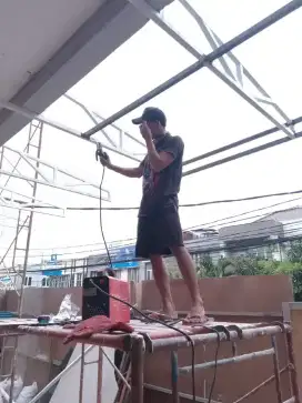Tukang bangunan