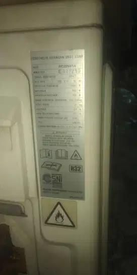 Di jual AC Daikin 3/4 kondisi normal,,lengkap plus pipa