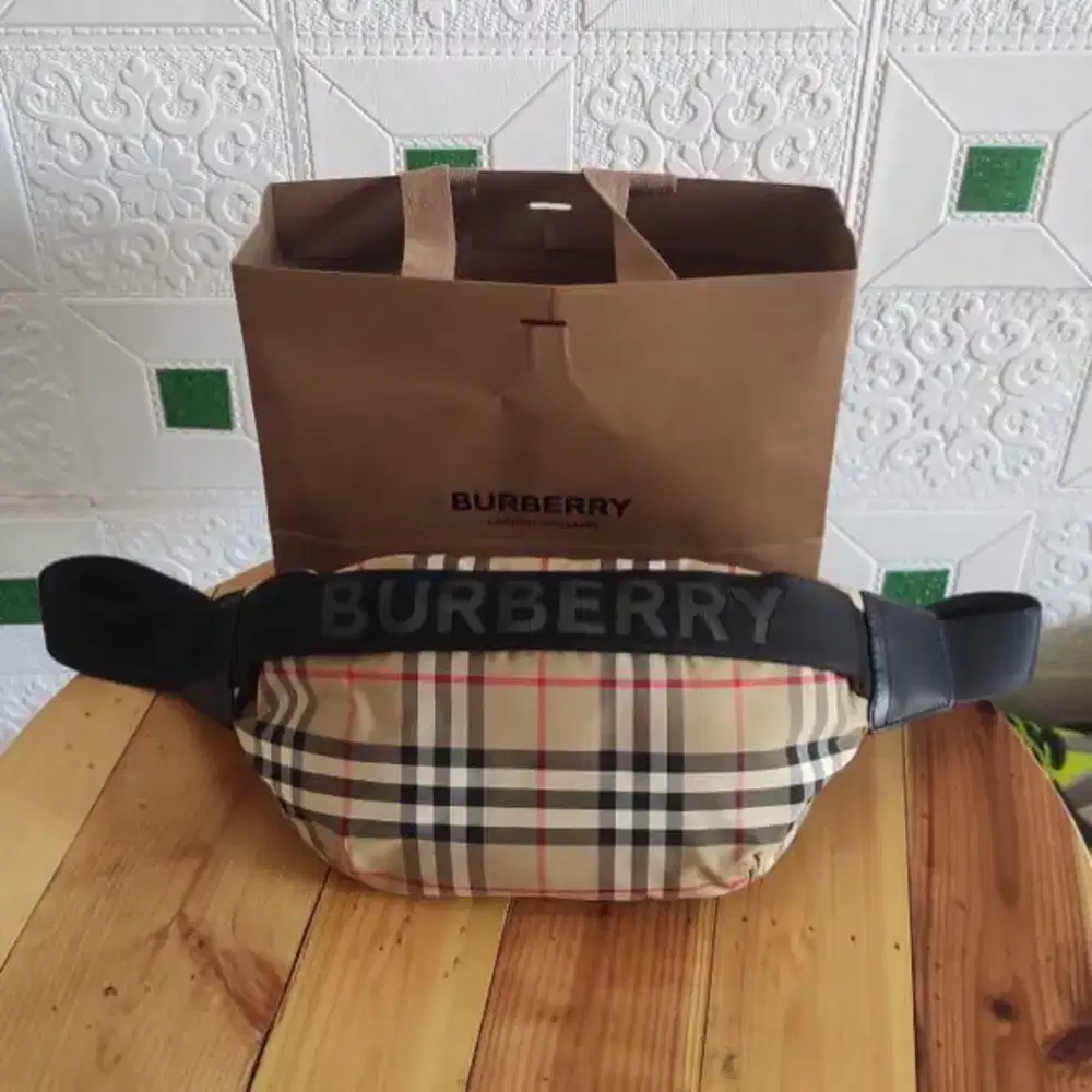 Burberry check monogram belt bag / waist bag tas