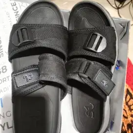 Jual sandal merk Yongki Komaladi ukuran 42