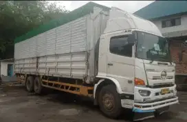 Hino Lohan FL 235 JW Tronton 6×2 Wingbox 9.8mPutih OrsTurbo Euro2Solar