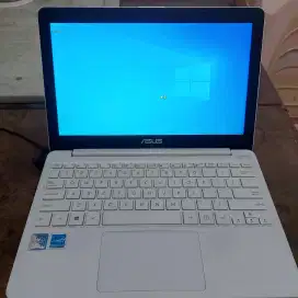 Laptop Asus E203NAH 4GB
