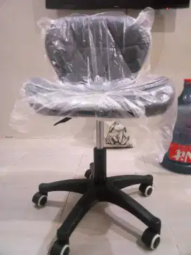 Kursi Kantor atau Kursi Belajar
