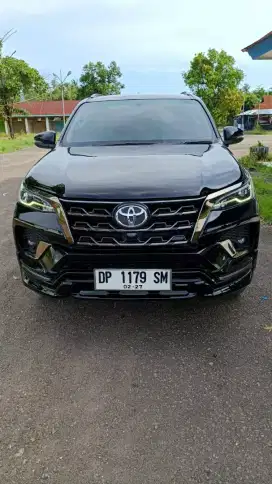 Toyota Fortuner VRZ GR Sport Solar 2.4 cc thn 2022 bln 2 sperti baru