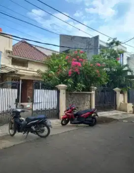 RUMAH MEGAH ASRI LT 342 M² DI JATIWARINGIN ASRI