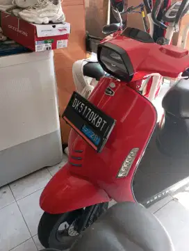 Dijual motor listrik warna merah marun mulus