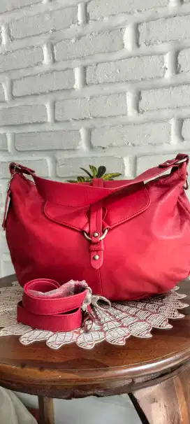 Tas selempang merah