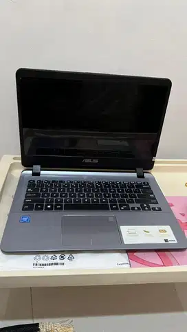 Laptop Asus lengkap dengan box