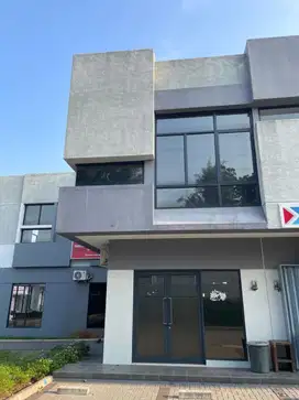 Jarang Ada. Ruko pinggir jalan raya Loka 65 BSD, posisi hook.