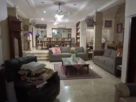 Rumah Johar Baru Jakpus: 2 Lantai, LT 340 m2, Beserta 5 Kios Didepan