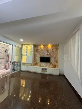 Dijual rumah di cluster monaco Gading Serpong