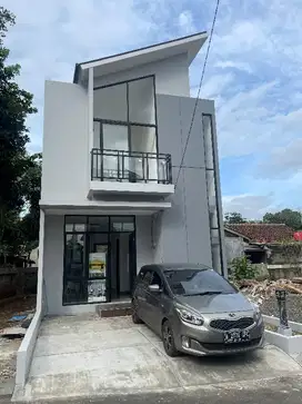 Rumah 2 Lantai Nempel Kota Wisata