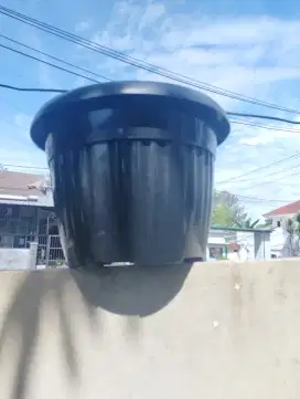Pot Hitam ukuran 35 cm dan 20 cm