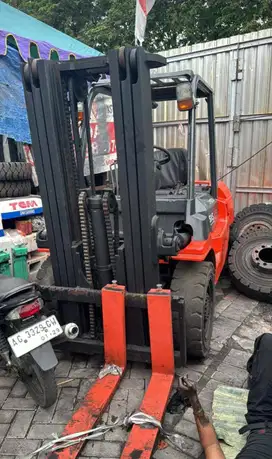 DIJUAL FORKLIFT BEKAS TOYOTA 3,5 TON MAST TRILIFT UNIT NORMAL
