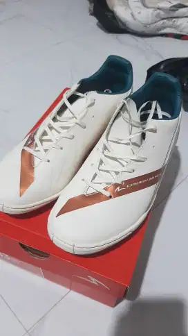 Sepatu Futsal Specs Acc Uno IN - Vanilla Ice 2024