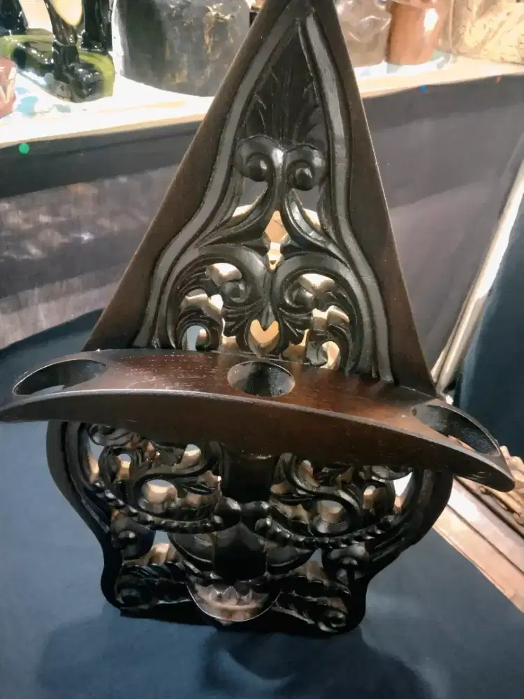 Blawong keris sepuh isi 3 lubang, Blawong gunungan kayu ukir