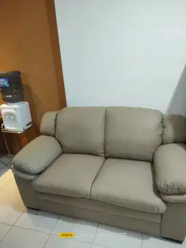 Buat sofa baru dan servis
