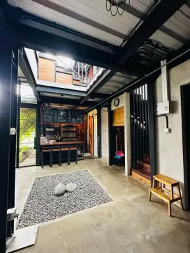 Dijual rumah di emerald bintaro jaya dengan model industrial