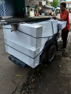 Rak besi siku lubang ramping