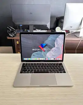 MacBook Pro 13 2019 Touchbar Intel Core i7 Ram 16GB SSD 256GB