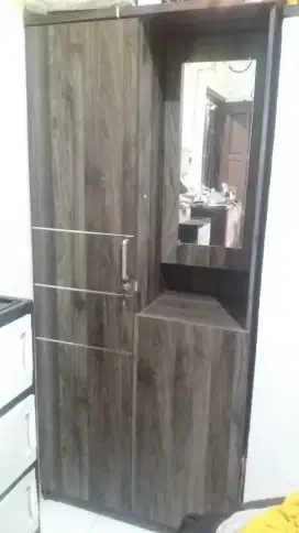Lemari pakaian 2 pintu