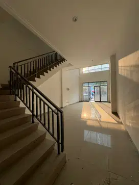 Disewakan Ruko Osaka 4.5x15m2 Boulevard High Ceiling Kosongan Murah