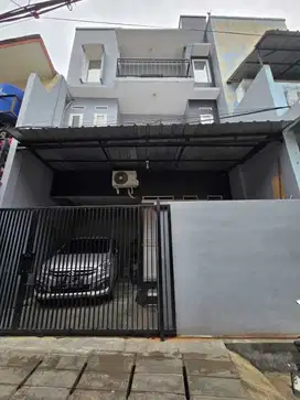 Jual Cepat Rumah Bagus 3 Lantai di Bojong Rawabuaya Jakarta Barat