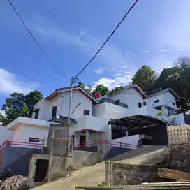Dijual rumah 2 lantai kavling lebar di Cipageran kolmAs kota cimahi