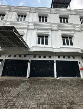 Rumah Tuasan dalam Komplek Aman Estate lokasi bagus kondisi Kosong