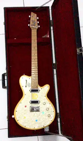 Godin Gitar listrik Chamber
