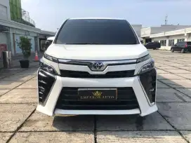 TOYOTA VOXY AT 2019
