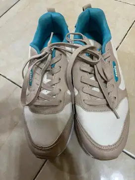 Sepatu diadora uk 42
