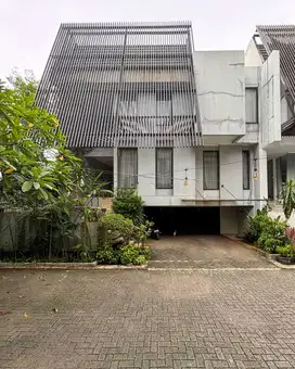 Rumah Siap Huni dalam Private Townhouse di Bangka Kemang Jakarta Selat