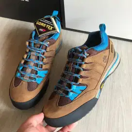 Timberland esker low gore-tex hiking shoes sepatu 40