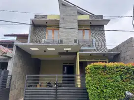 Dijual Rumah 3 Lantai Di Komplek Margahayu Raya
