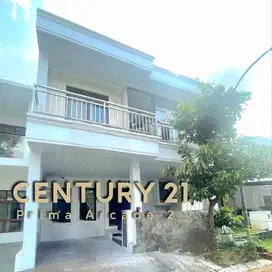 Rumah 2 lantai siap huni di Emerald District sektor 9
