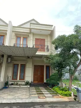 Rumah Secondary Full Furnished, 3 lantai Hunian Nyaman Asri Dekat LRT
