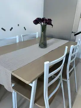 Meja Makan Minimalis (Selma)