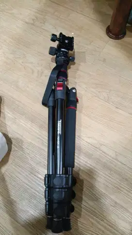 TRIPOD DAN LAMPU