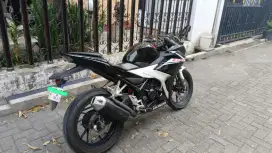 Dijual honda cbr150r tahun 2017 kondisi teramat dengan baik  mulus