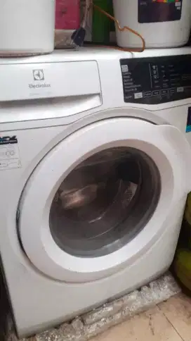 Mesin cuci electrolux