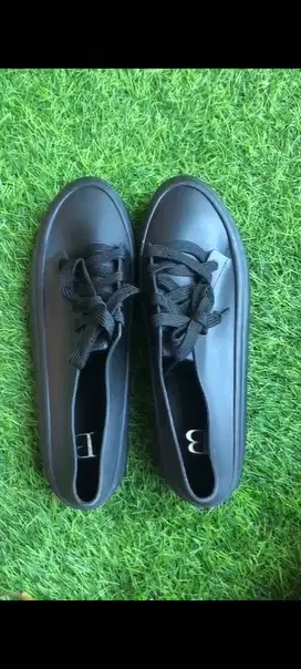 Berrybenka - Sepatu Sneakers Wanita Sofia Minka Rubber Sneaker - 40 /