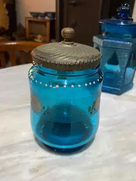 Toples antik warna biru