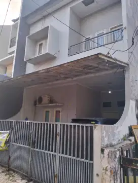 Dijual rumah murah layak huni 2lantai lokasi tebet barat