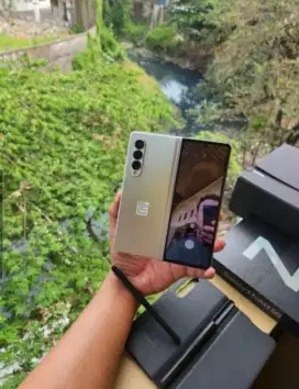 Samsung Galaxy Z Fold 3 5G 12/256 GB SEIN Kondisi Masih Bagus