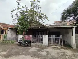 Rumah Murah dengan Tanah Yang Cukup Luas di Batuwangi Sukamenak