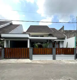 Rumah mewah dekat exite tol tamanmartani kalasan