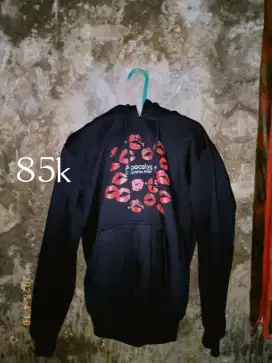 Hoodie hitam bibir